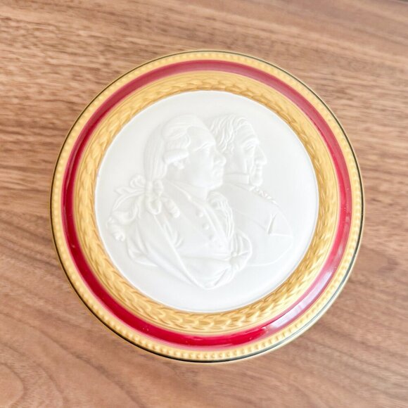 Villeroy & Boch Red Gold Cameo Trinket Box | 1998 Collector Porcelain - Picture 2 of 7